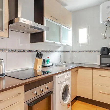 Prime Location In - 15 Min Walk To Old Town Apartment